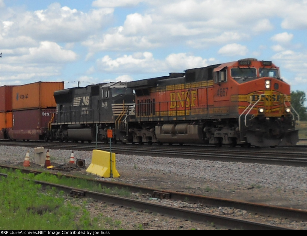 BNSF 4667 East